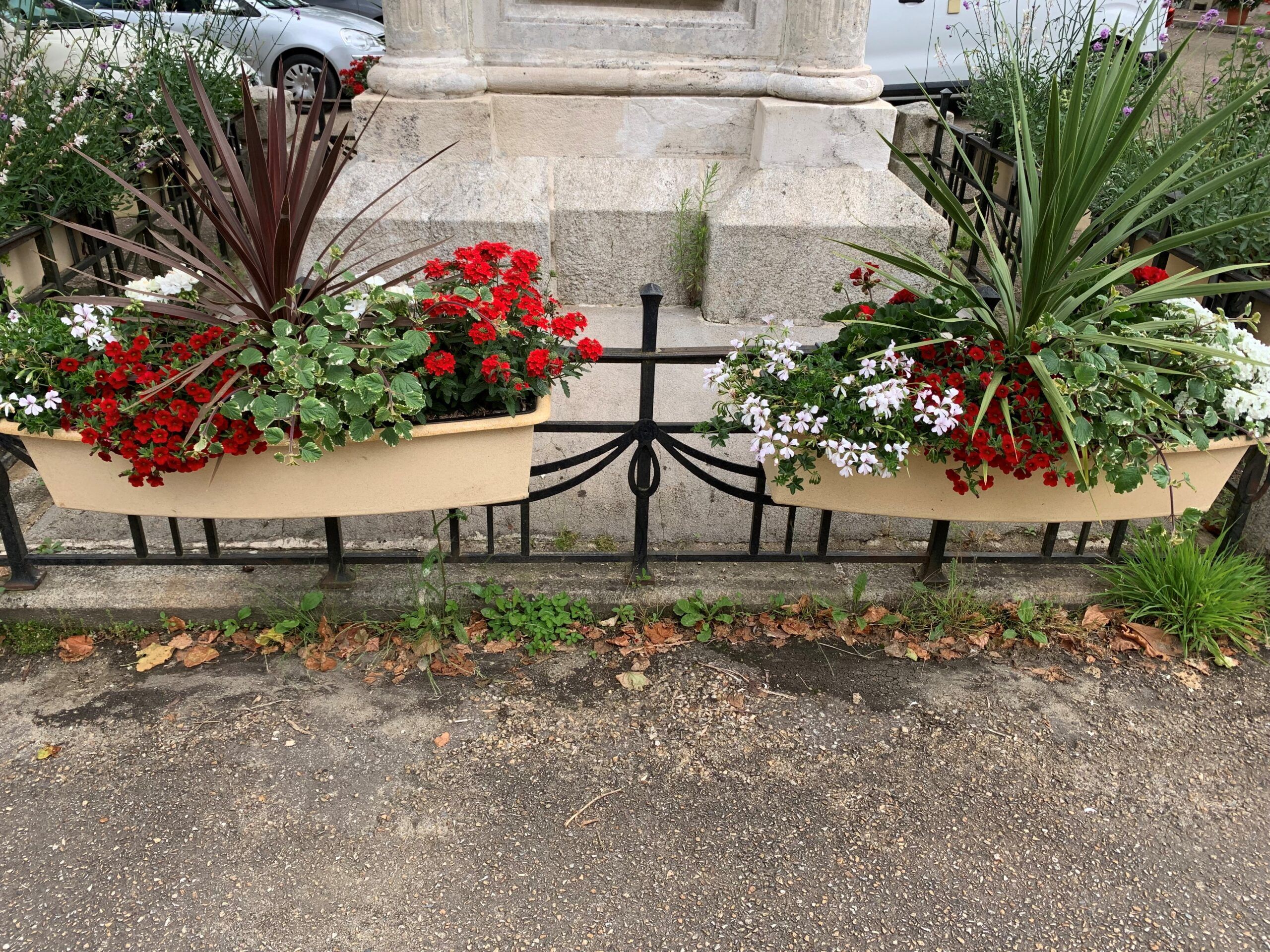 photo bacs fleuri monument aux morts